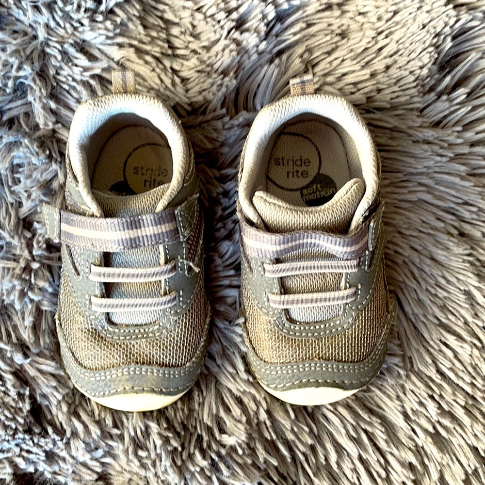 Stride rite baby tennis shoes